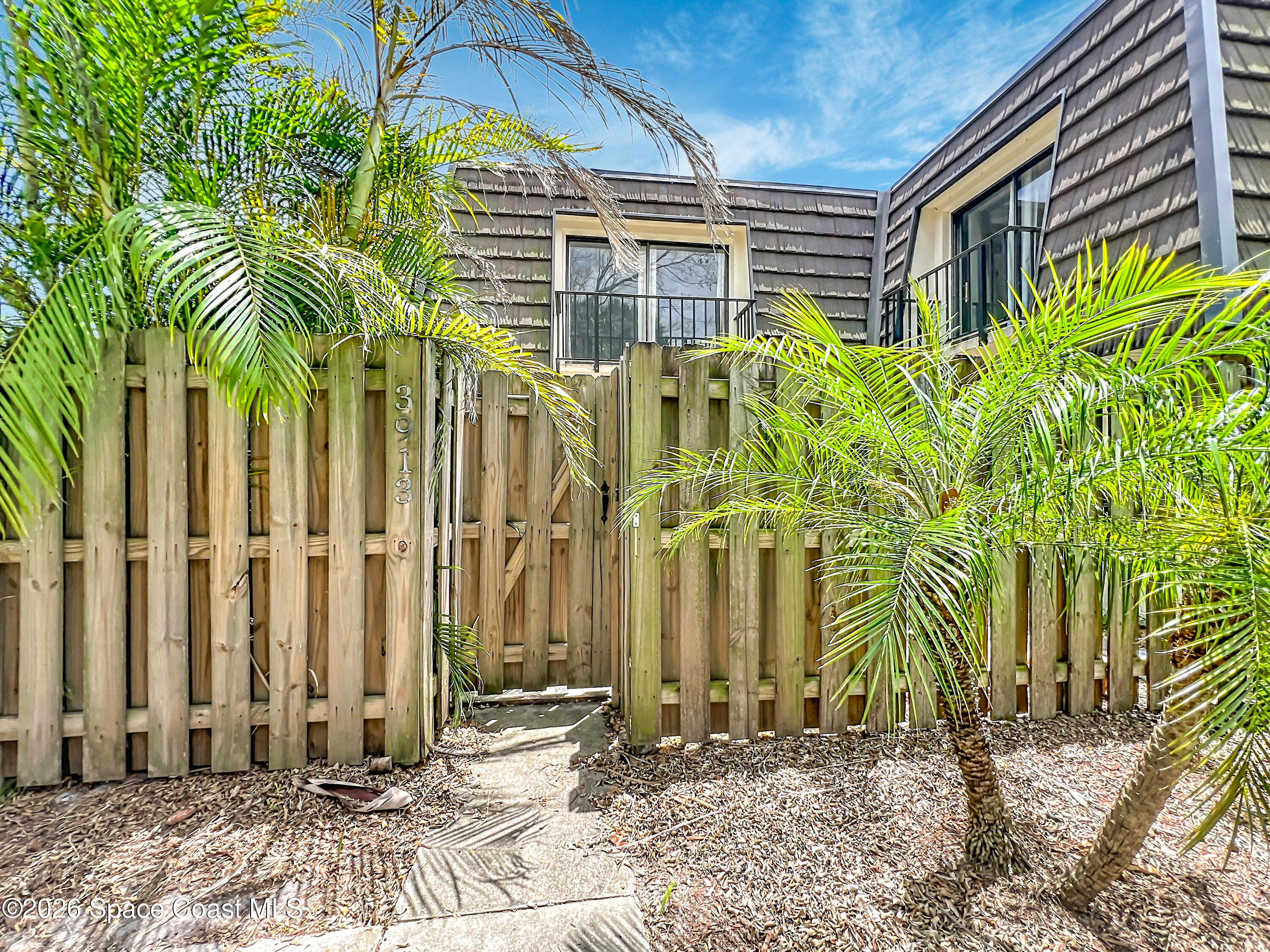 3913 Vista Oaks Circle NE