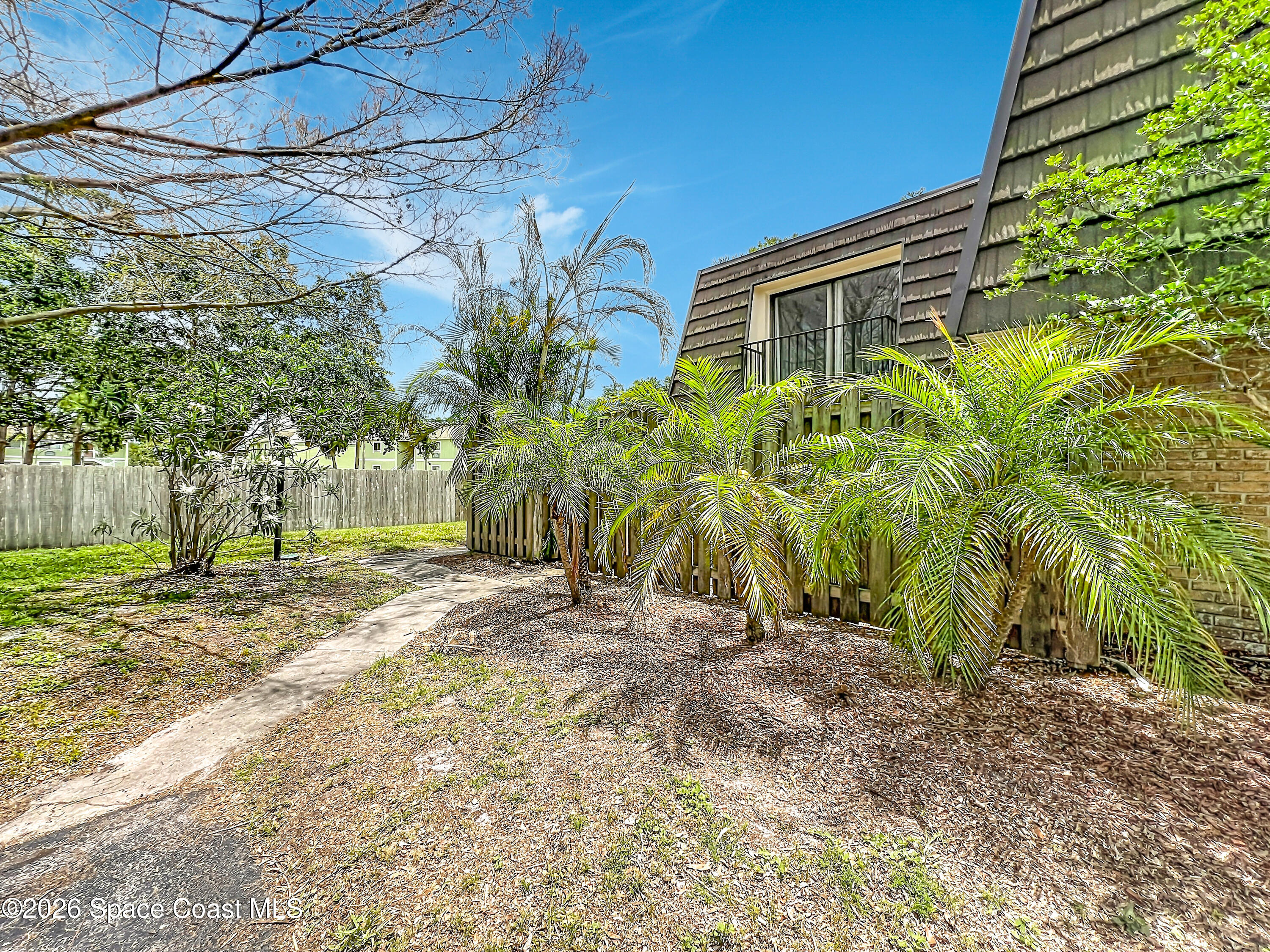 3913 Vista Oaks Circle NE