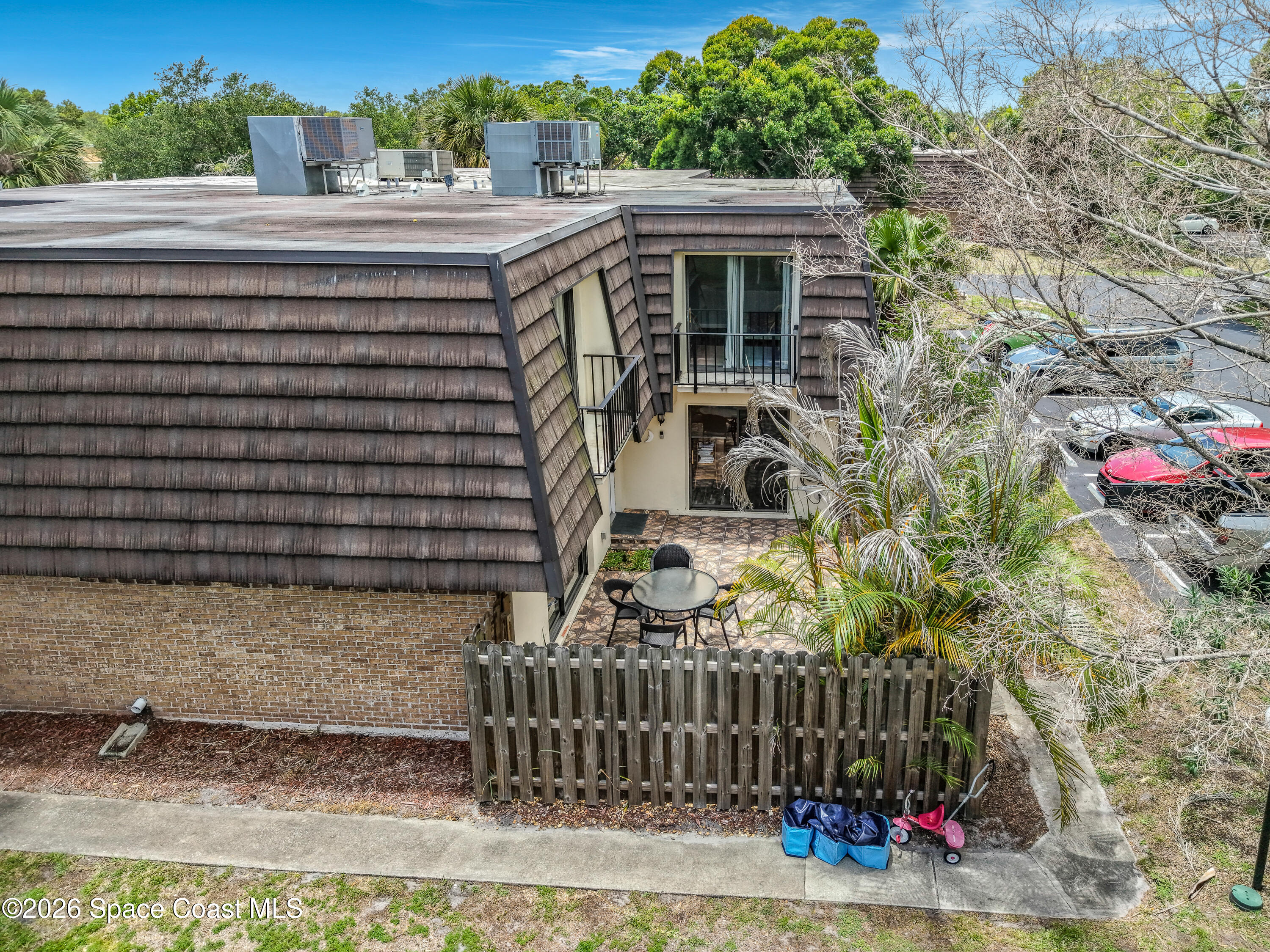 3913 Vista Oaks Circle NE