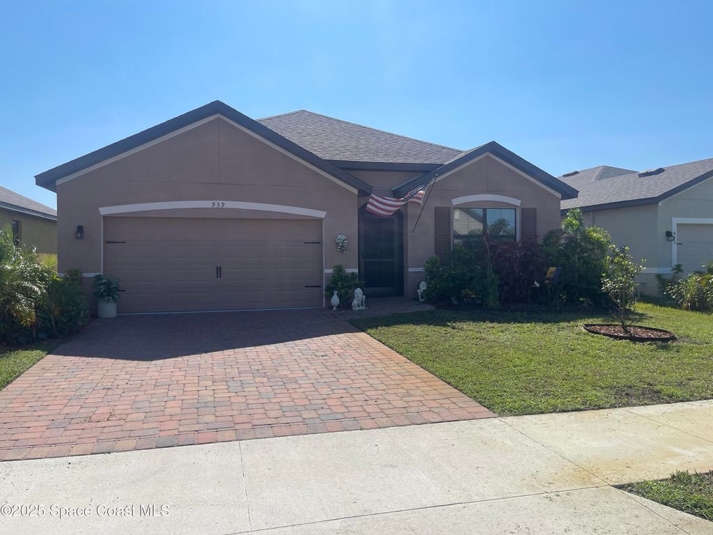 Photo of 939 Remington Green Drive SE, Palm Bay, FL 32909 (MLS # 1057224)