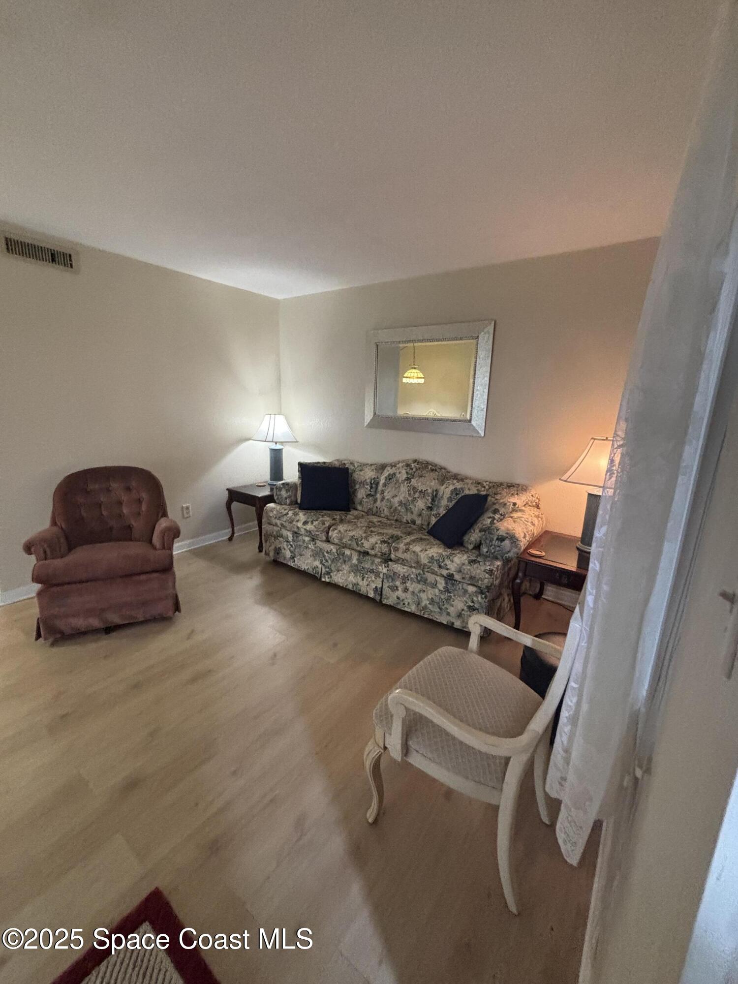 4304 London Town Road 102