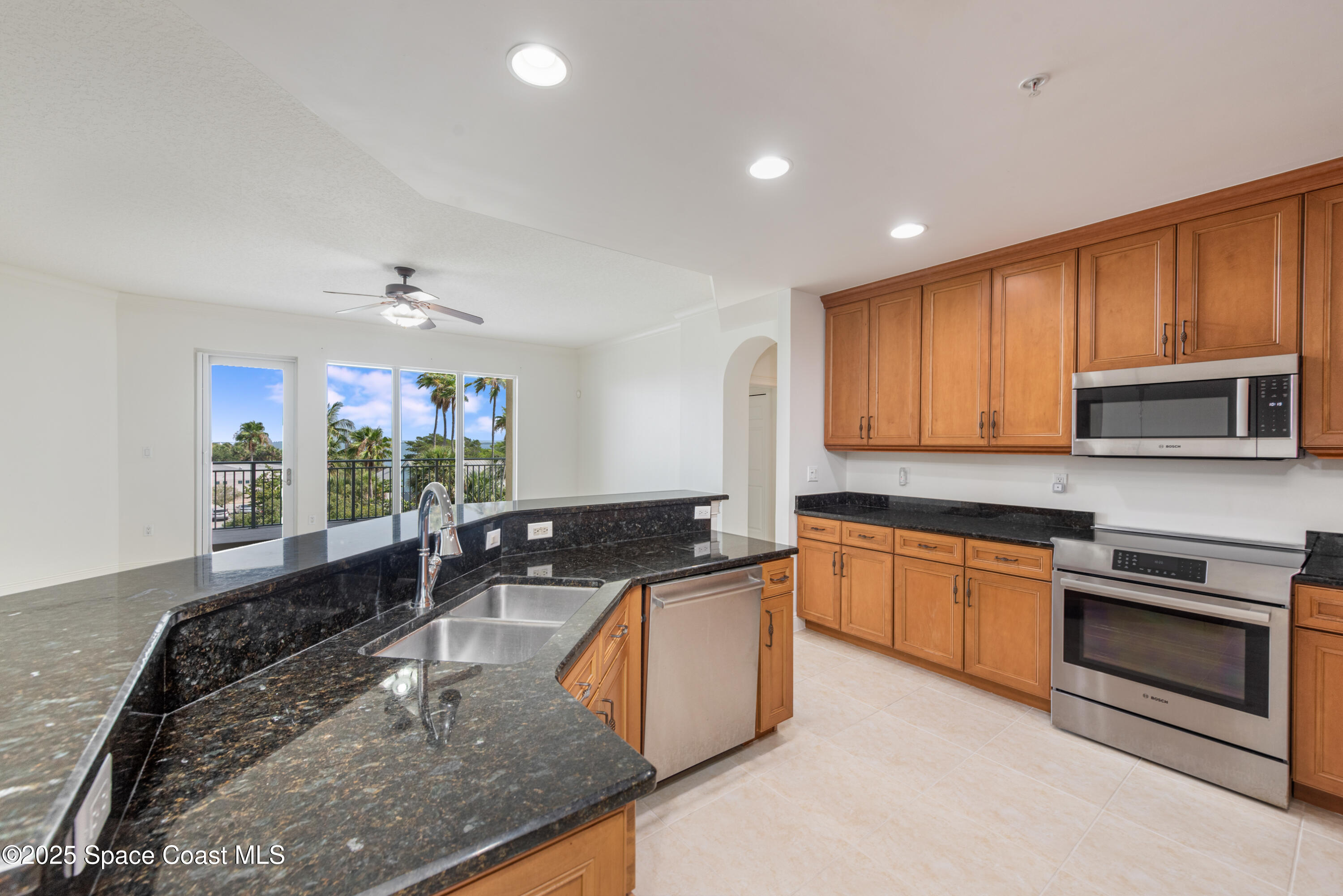 1437 Pineapple Avenue 404
