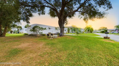 A home in Barefoot Bay