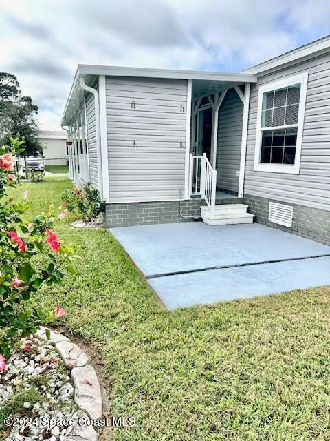 A home in Barefoot Bay