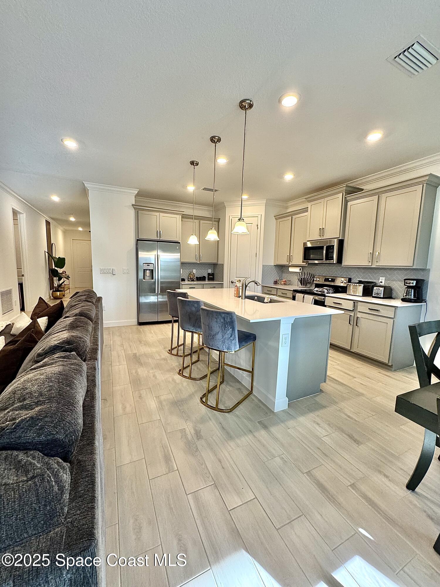 672 Veridian Circle NW