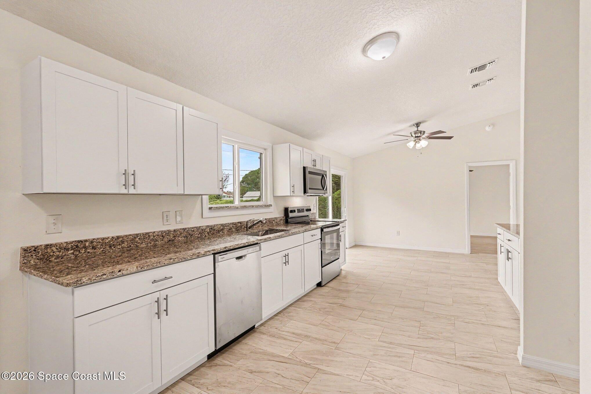 601 Sauders Road SE