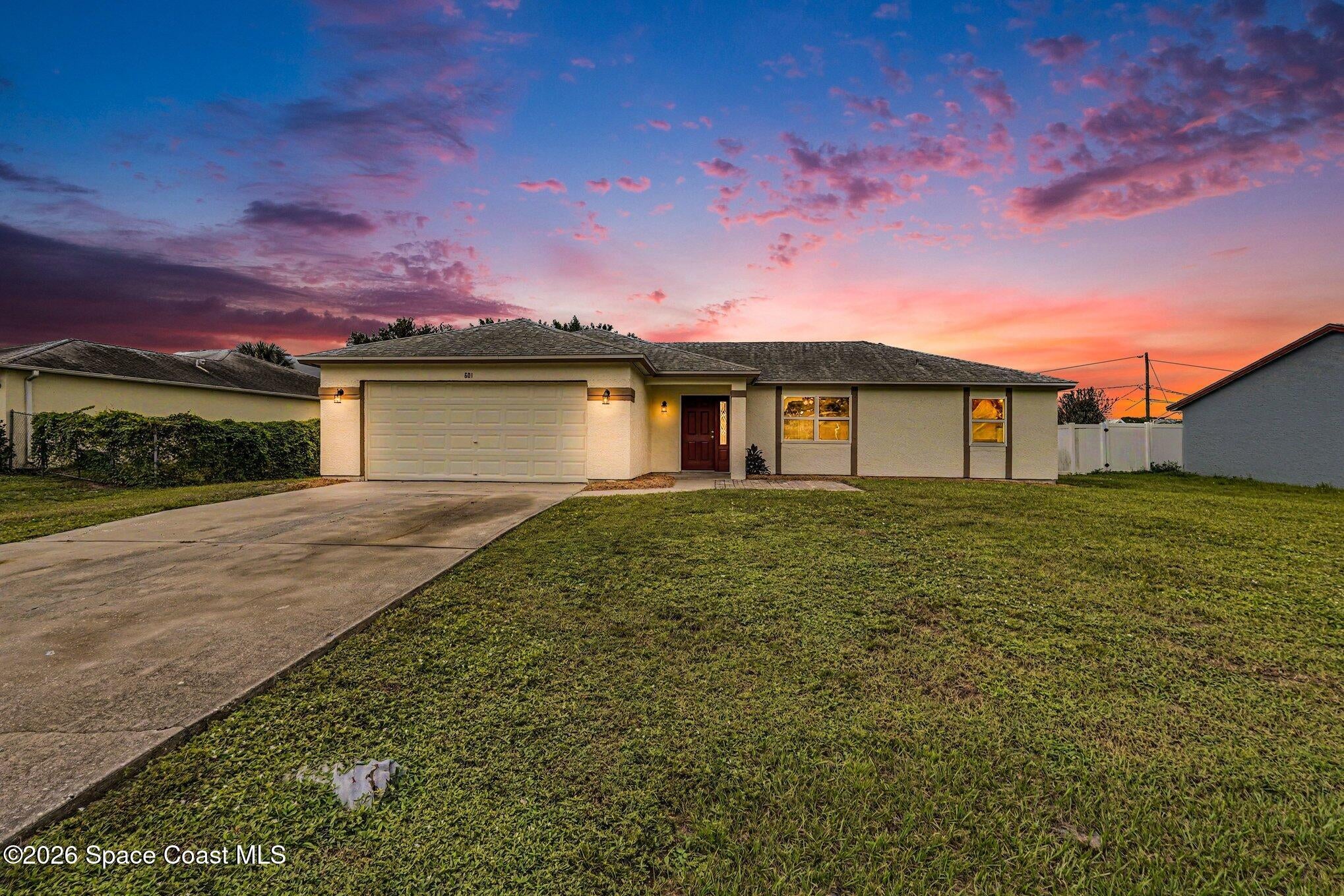 601 Sauders Road SE