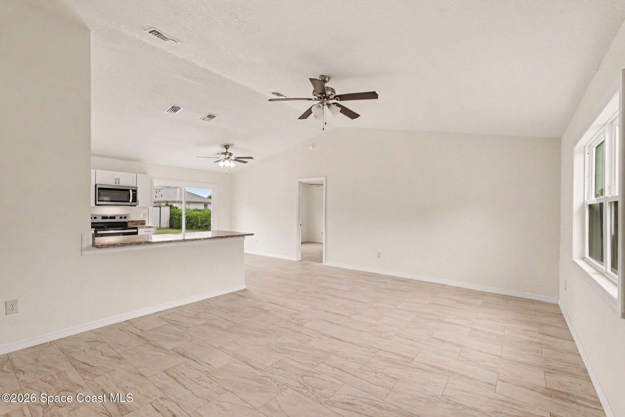 601 Sauders Road SE