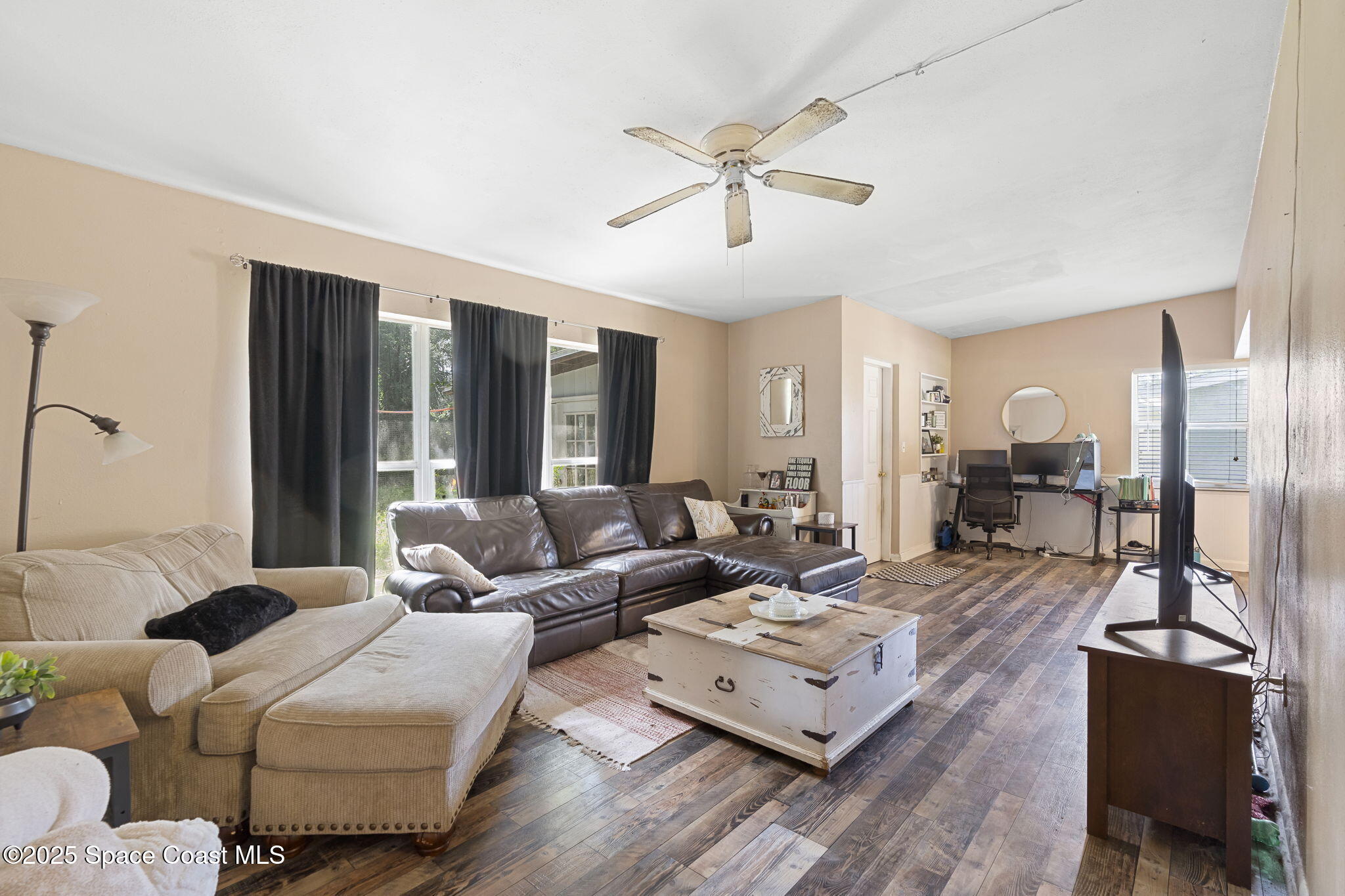 102 S Christmas Hill Road