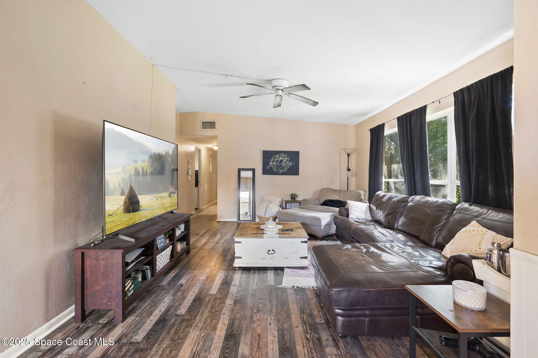 102 S Christmas Hill Road