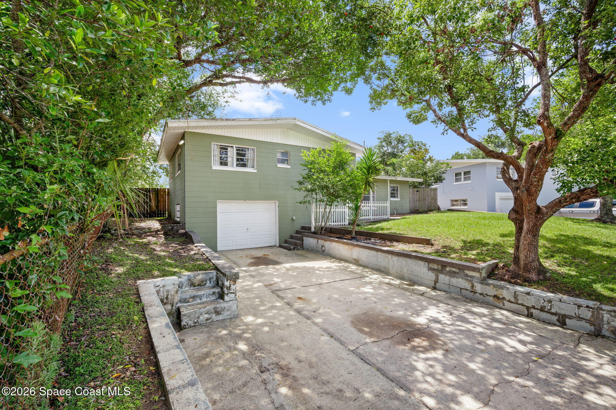 1425 Crest Drive