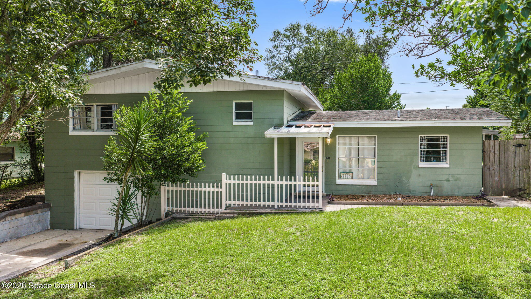 1425 Crest Drive