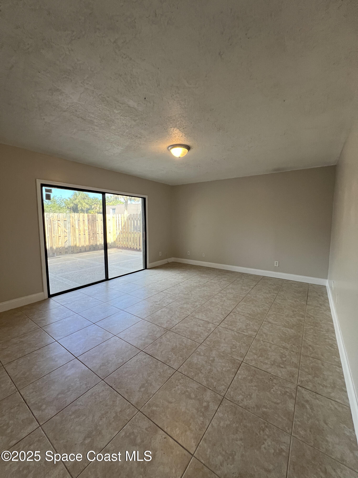 1917 Vista Oaks Circle NE
