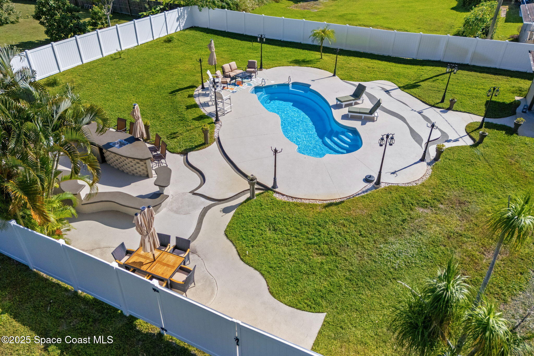 658 Binney Street NE