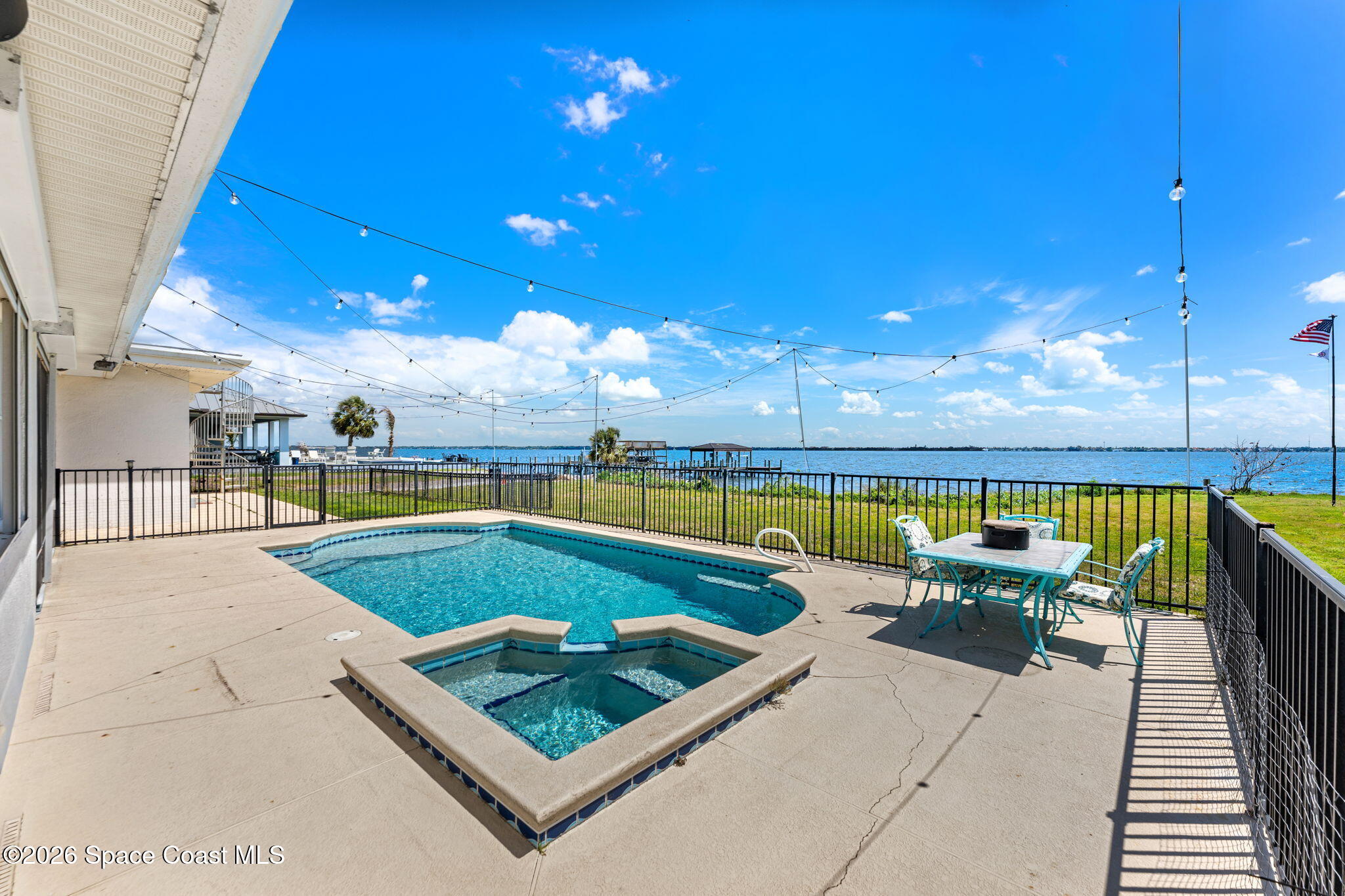 2729 Pineapple Avenue