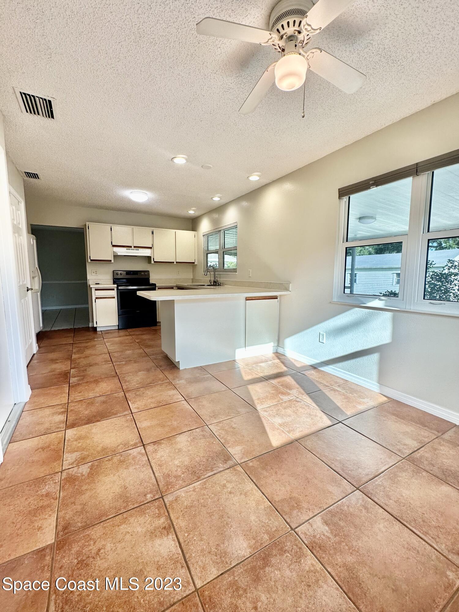 1247 Valleybrook Road SE