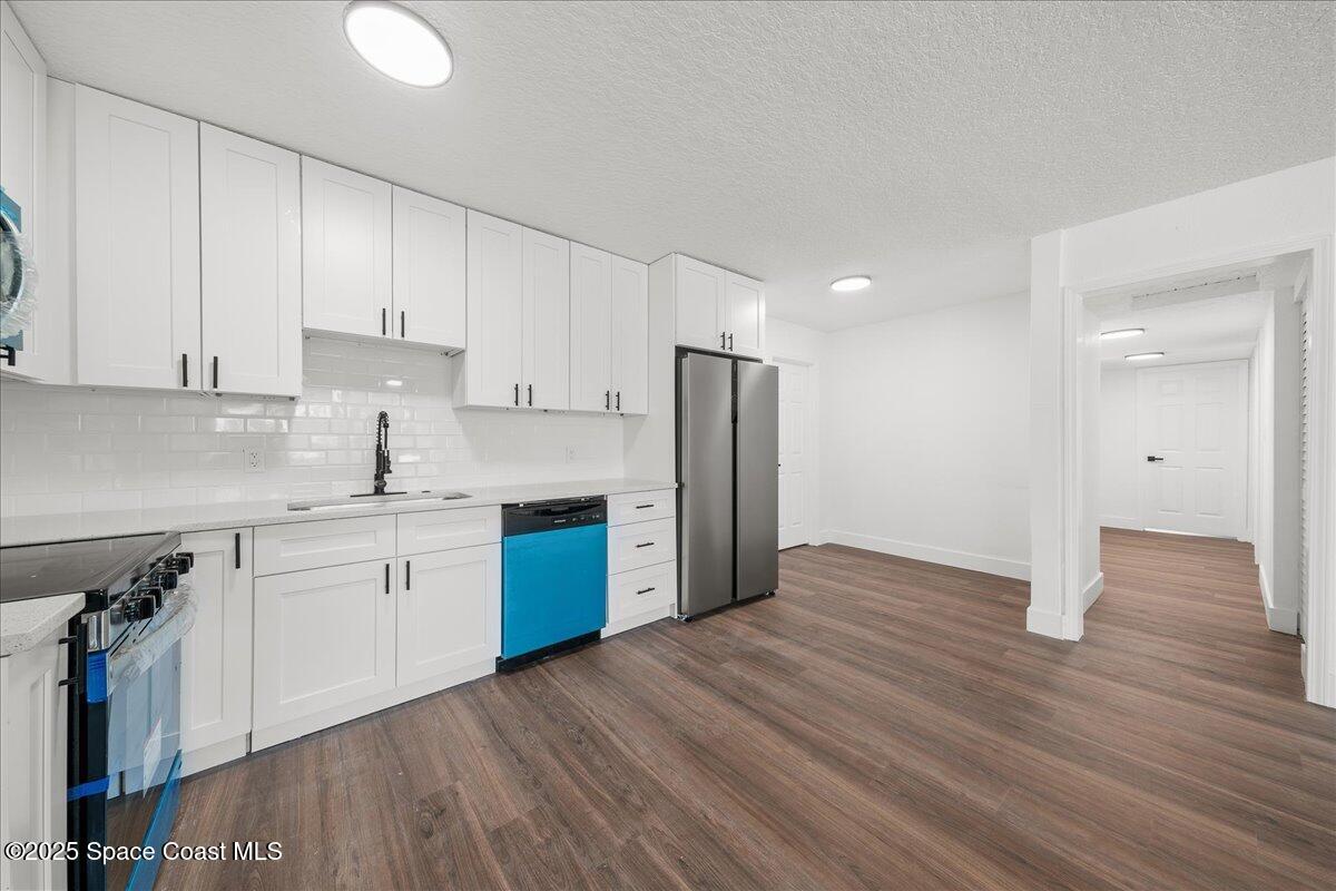 1042 Alamanda Lane