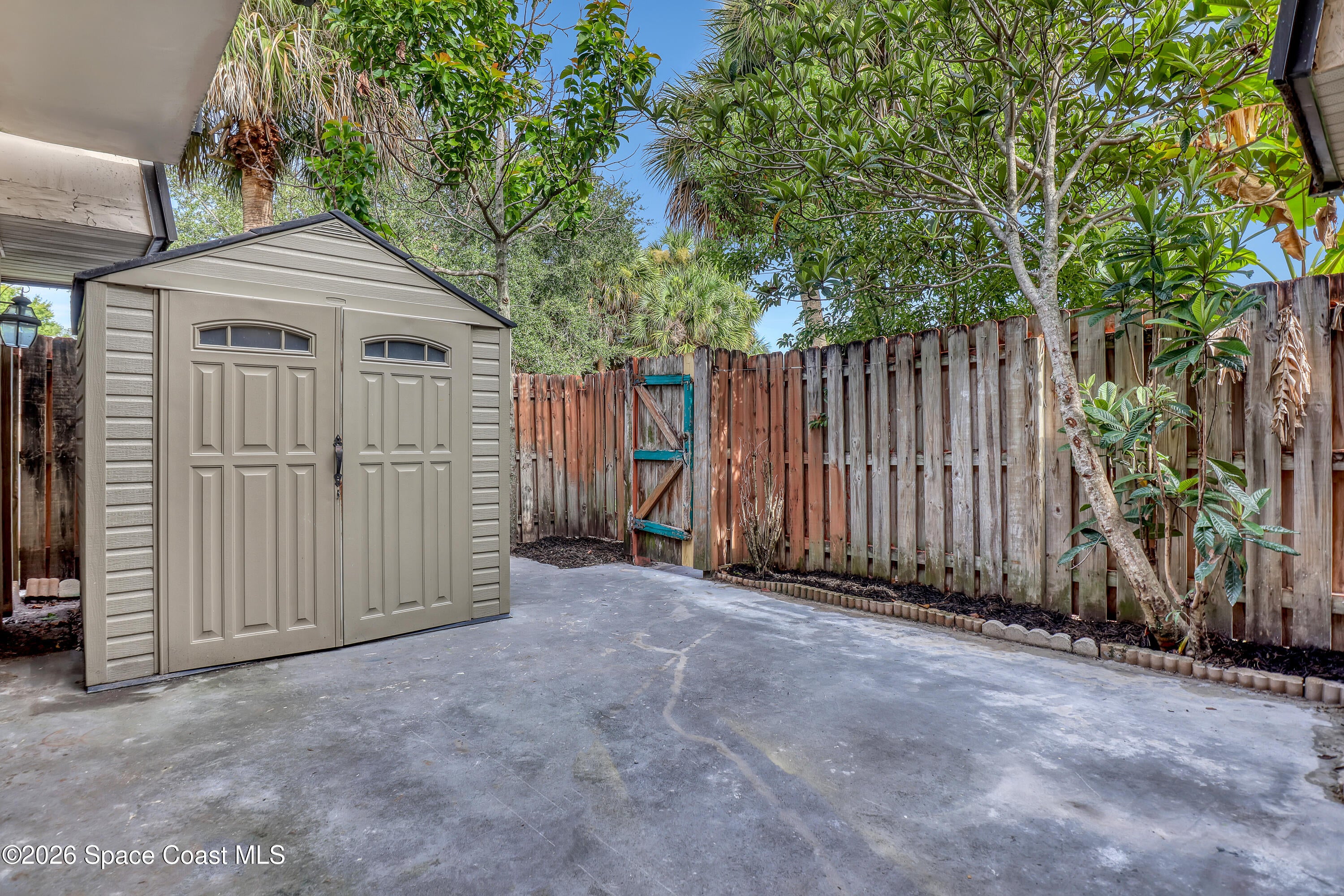 3311 Vista Oaks Circle NE