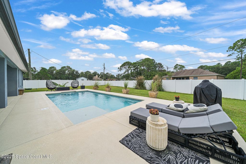 Photo of 2598 Quinlin Avenue SE, Palm Bay, FL 32909 (MLS # 1059062)