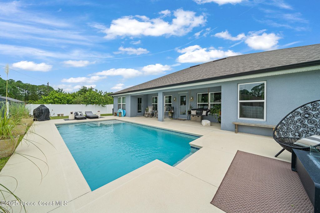 Photo of 2598 Quinlin Avenue SE, Palm Bay, FL 32909 (MLS # 1059062)