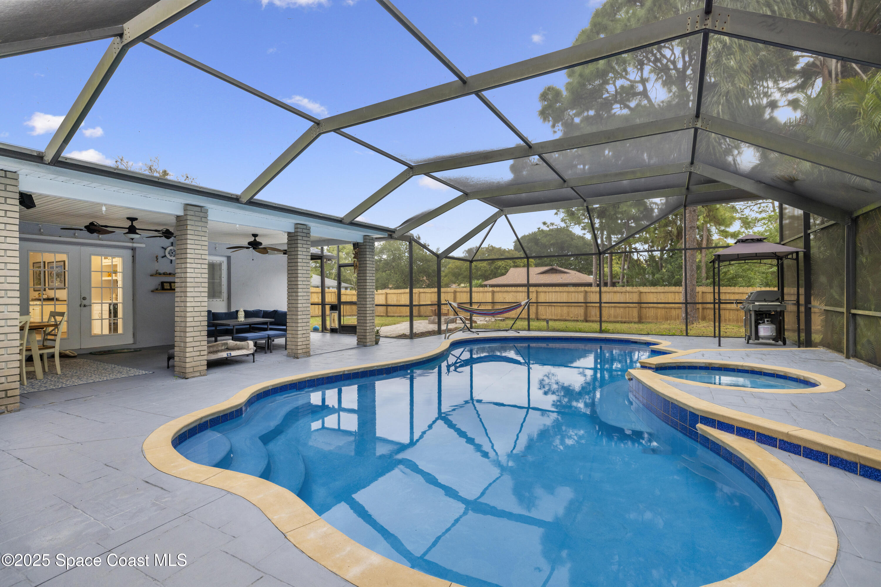 456 Narragansett Street NE