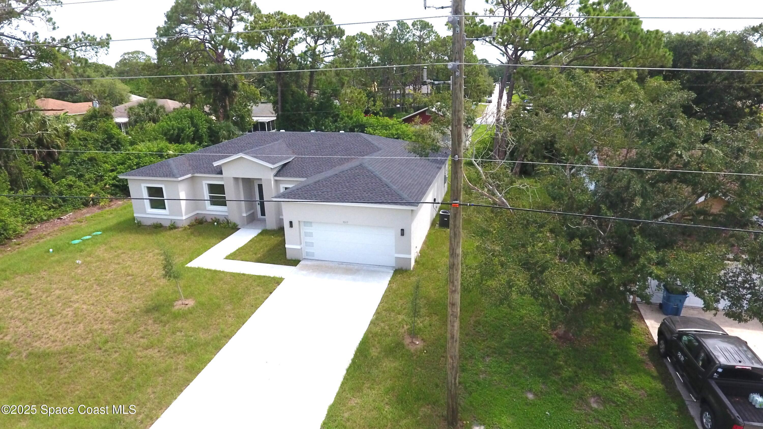1043 Walden Boulevard SE