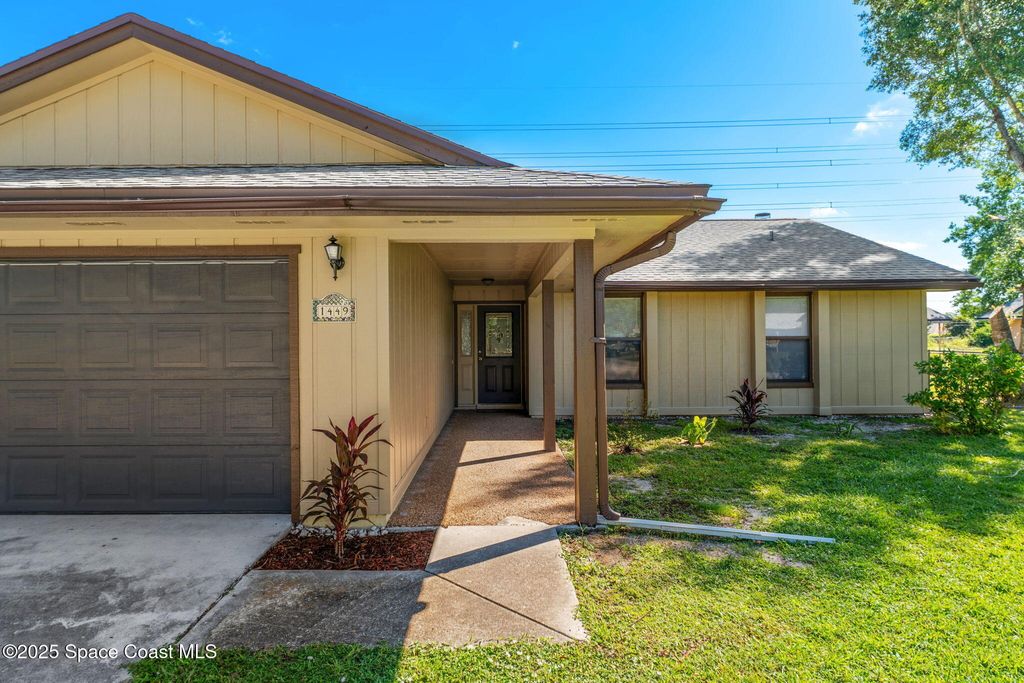 Photo of 1449 Glencove Avenue NW, Palm Bay, FL 32907 (MLS # 1060193)