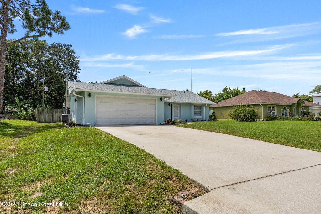 Photo of 1738 Hays Street NW, Palm Bay, FL 32907 (MLS # 1055876)