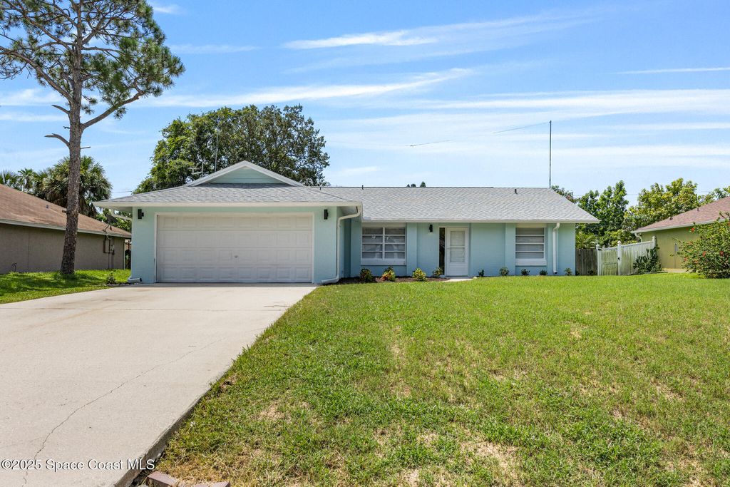 Photo of 1738 Hays Street NW, Palm Bay, FL 32907 (MLS # 1055876)