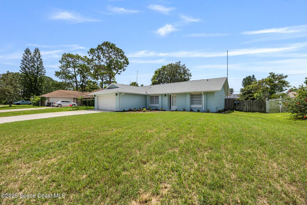 Photo of 1738 Hays Street NW, Palm Bay, FL 32907 (MLS # 1055876)