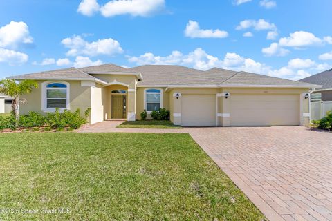 Property photo of 7075 Serpentine Court, Grant-valkaria, FL 32949