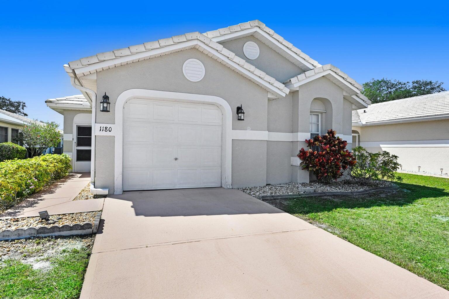1180 Goldenrod Circle NE