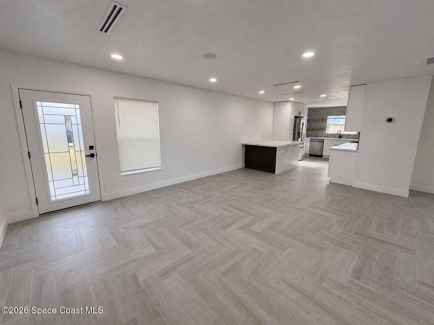 233 NE 1 Street NE