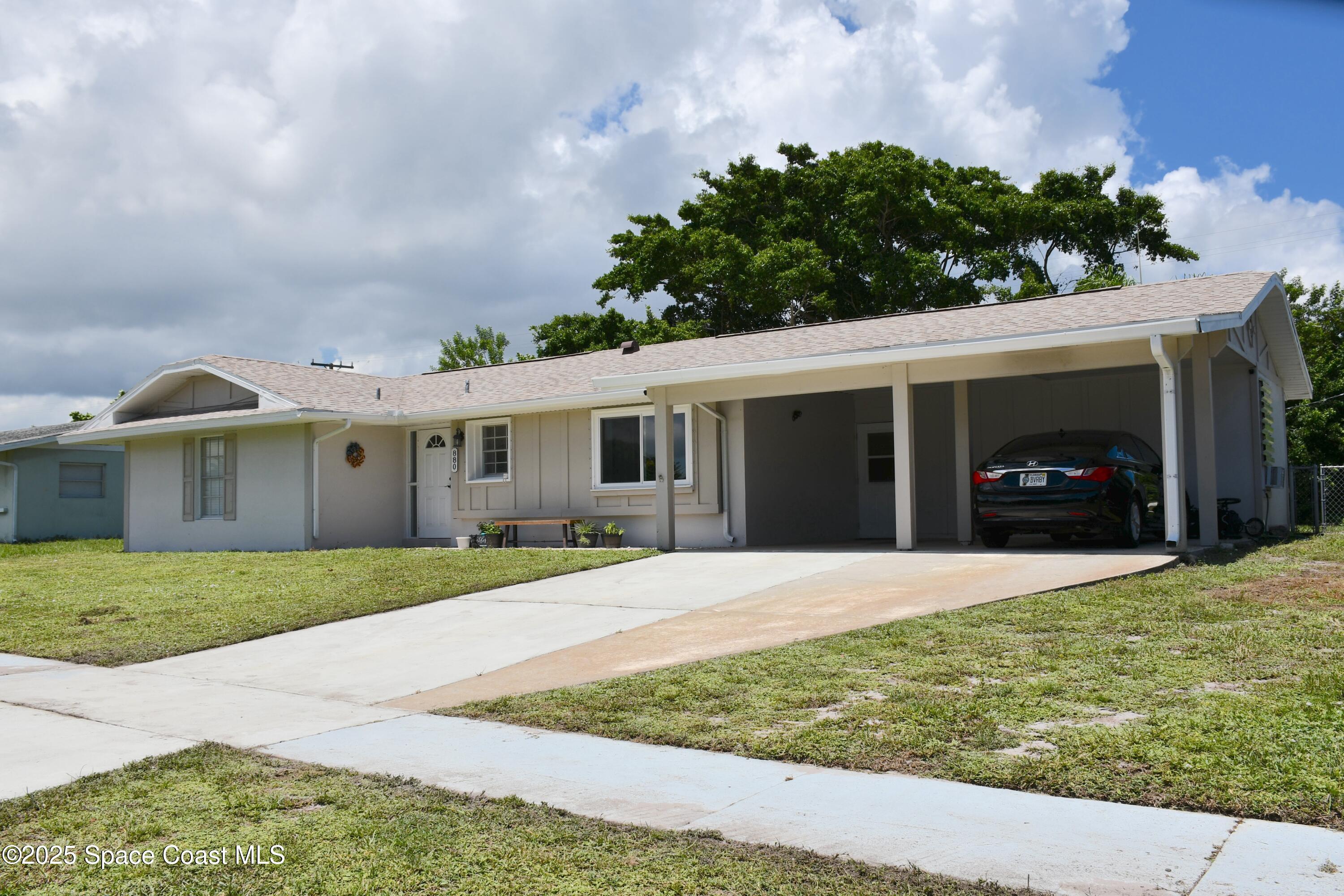 880 Hampton Drive NE