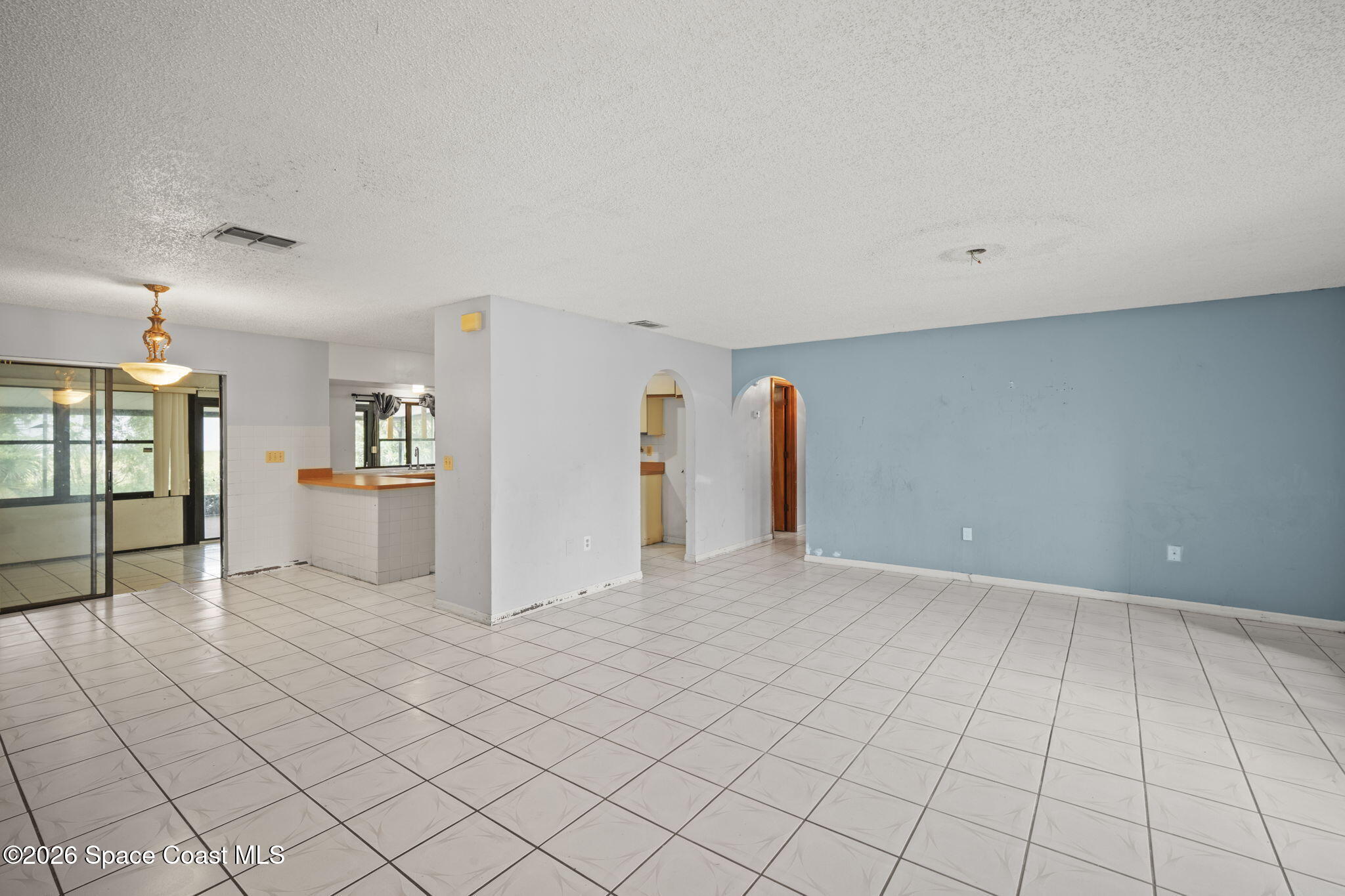 999 Pyracantha Street NW