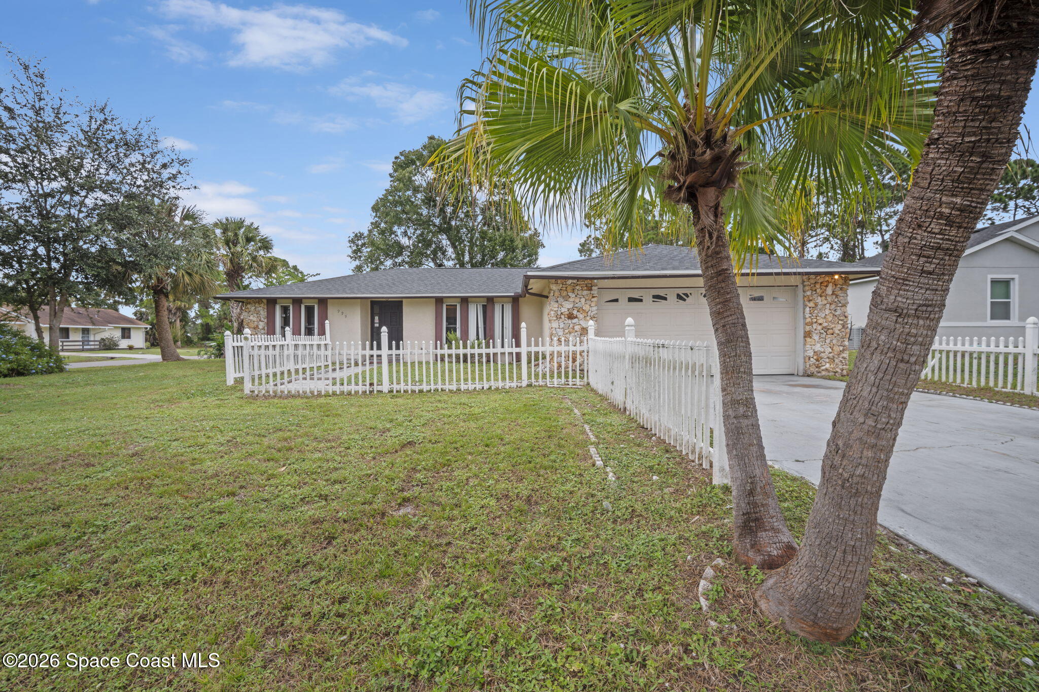 999 Pyracantha Street NW
