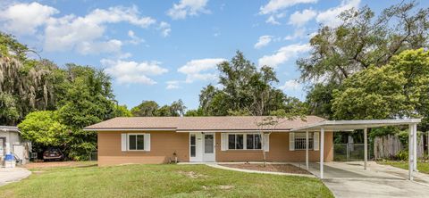 A home in Tavares