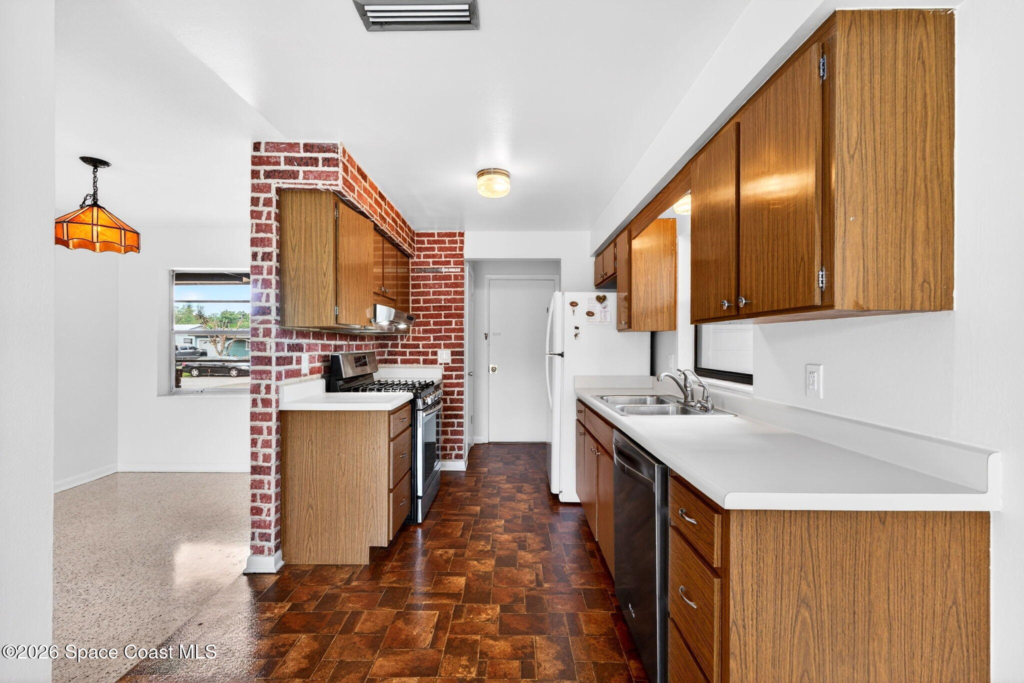 546 Ward Avenue