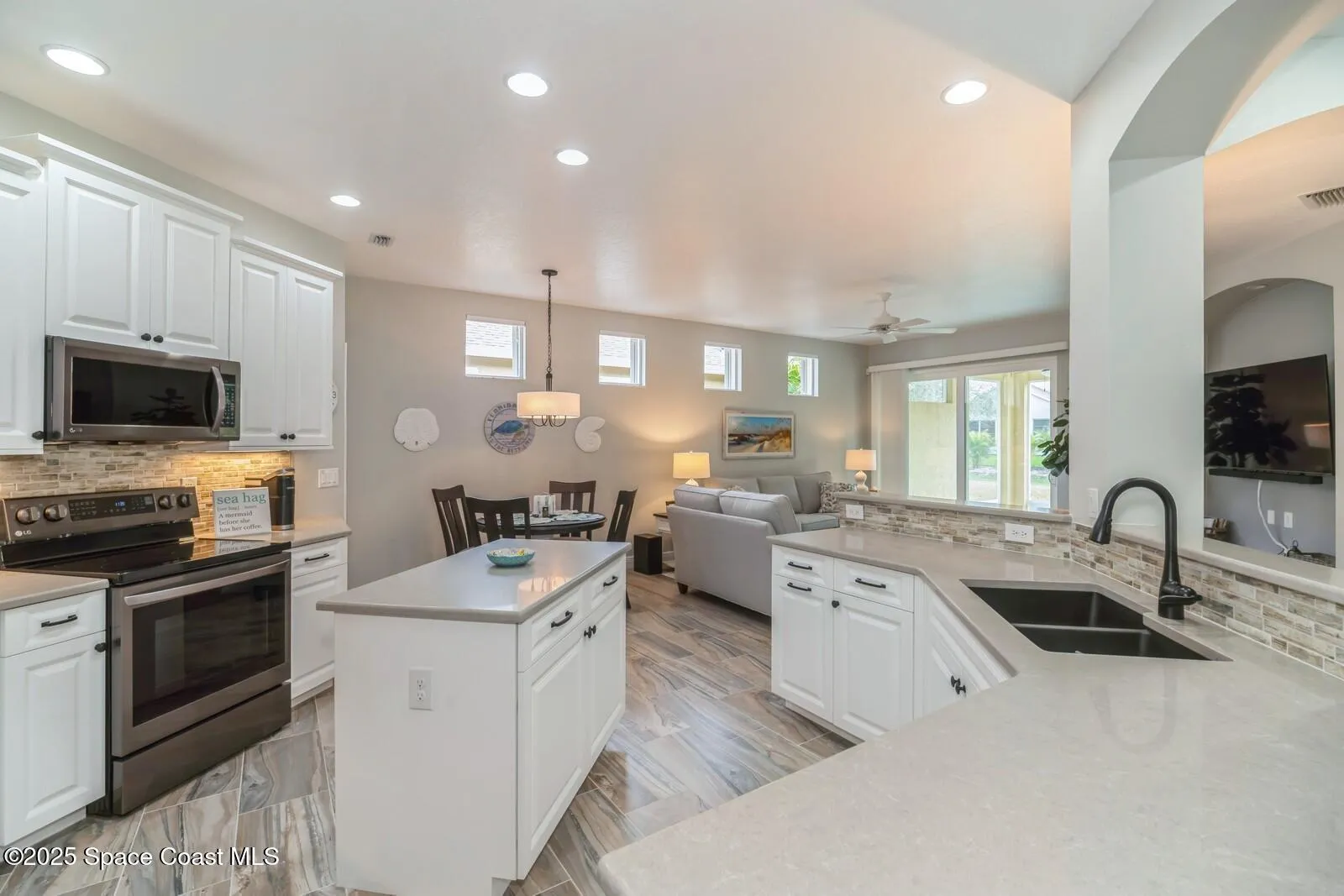 Indialantic, Florida 32903, United States, 4 Bedrooms Bedrooms, ,2 BathroomsBathrooms,Residential,Pending,82447