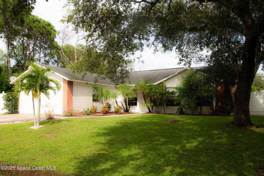 Photo of 1515 Hamilton Avenue SW, Palm Bay, FL 32908 (MLS # 1055626)