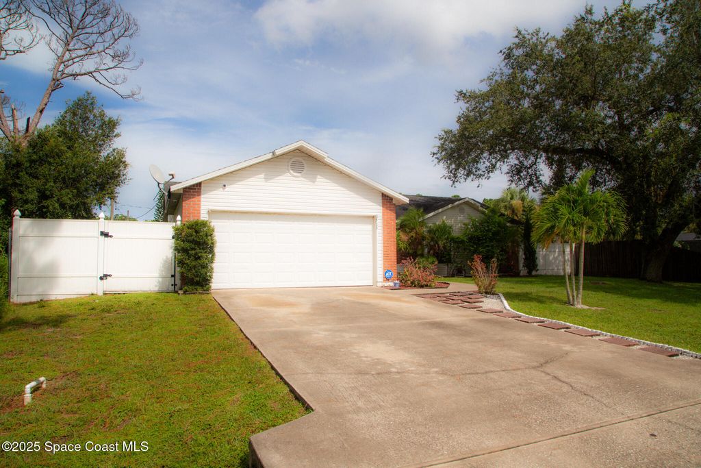 Photo of 1515 Hamilton Avenue SW, Palm Bay, FL 32908 (MLS # 1055626)