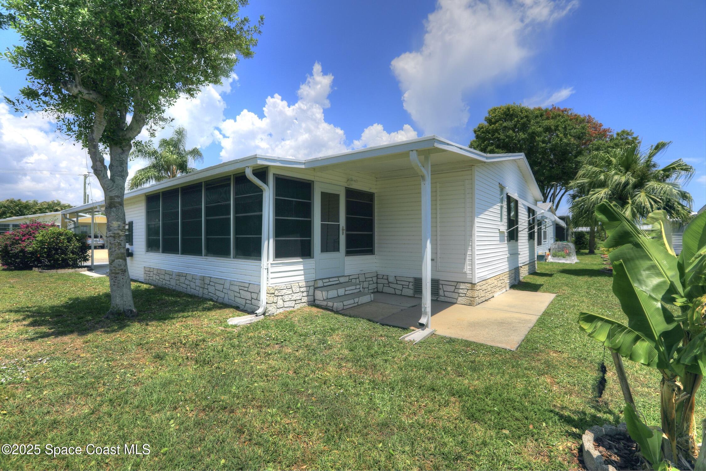 7621 Niantic Avenue T7
