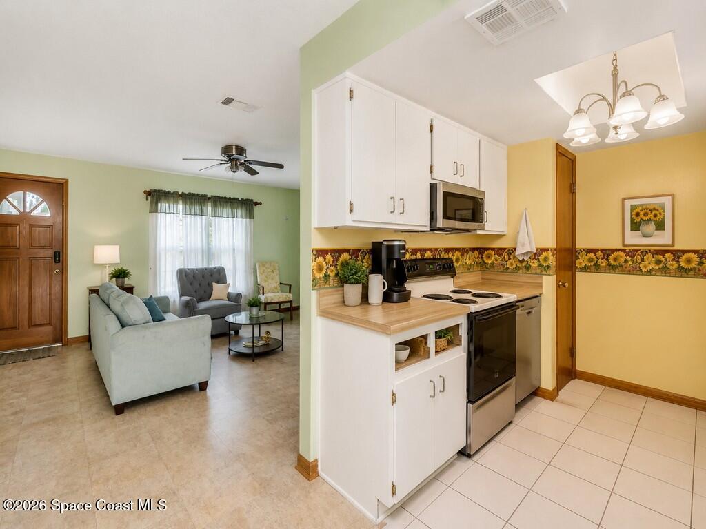689 Caballero Avenue SE - Photo 4