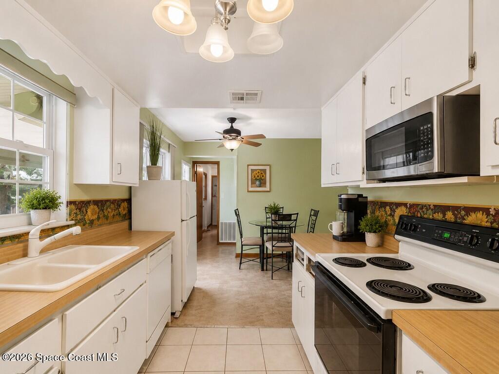 689 Caballero Avenue SE - Photo 2