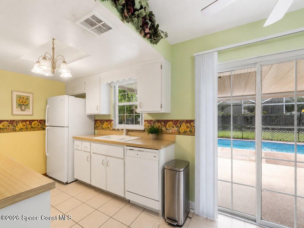 689 Caballero Avenue SE - Photo 3