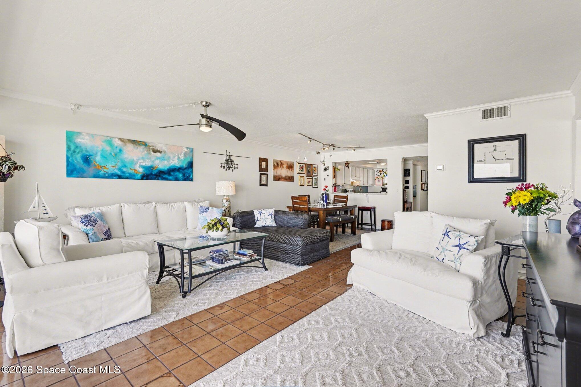 1095 N Highway A1a 203