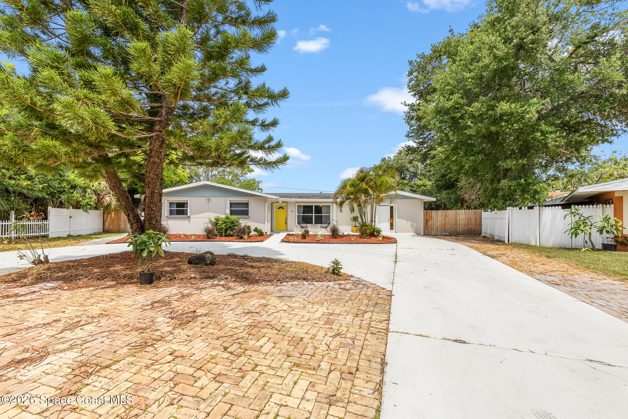 24 Hardee Circle N