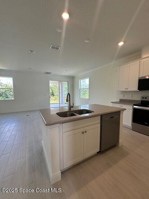 2932 Embrace Way