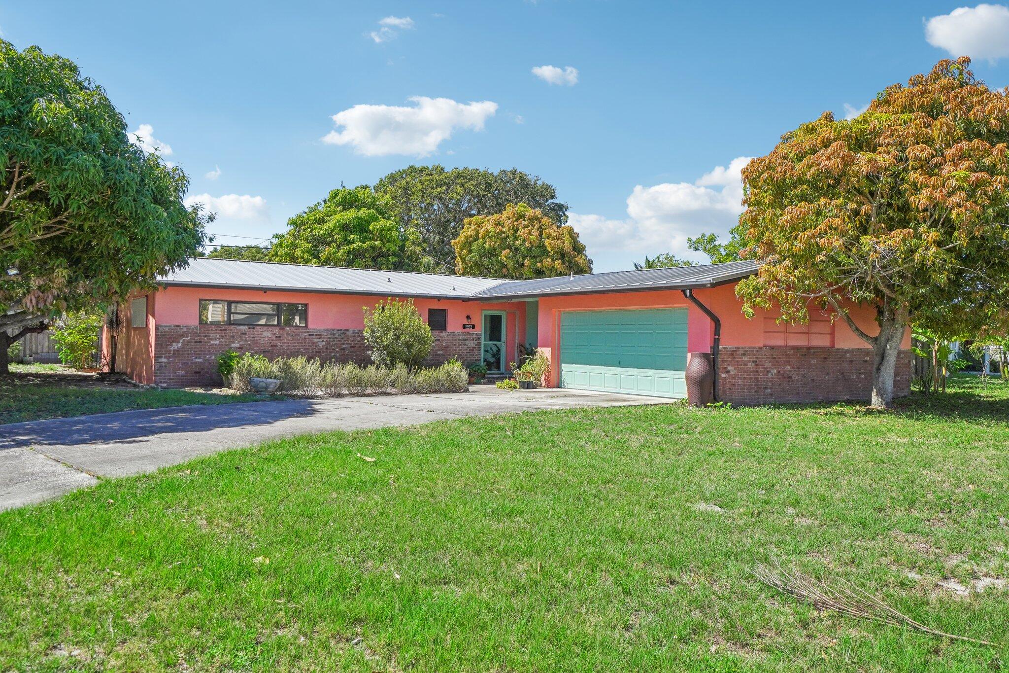 1205 Seminole Drive