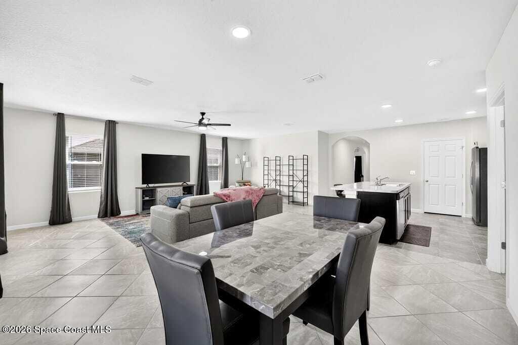 211 Guinevere Drive SW